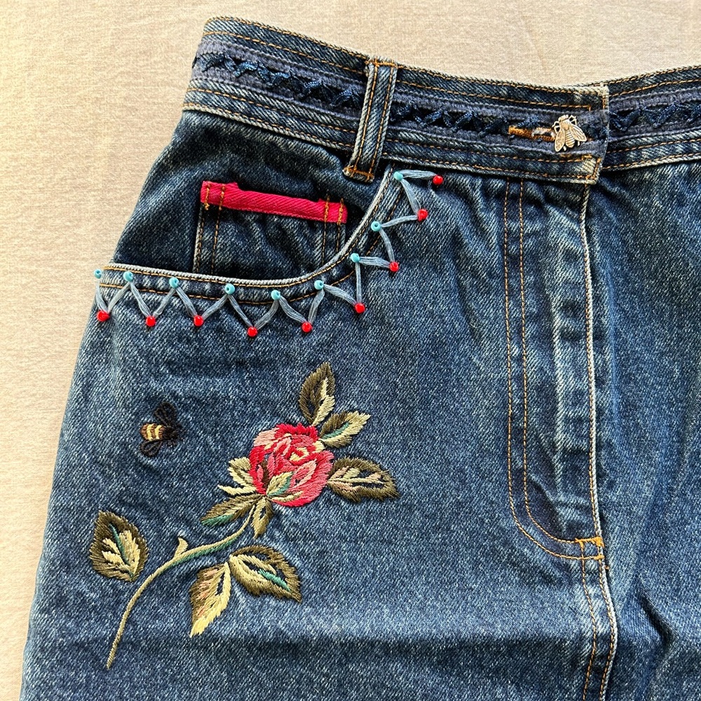 Vintage Bumble Bee 🐝 Embroidered Denim Skirt